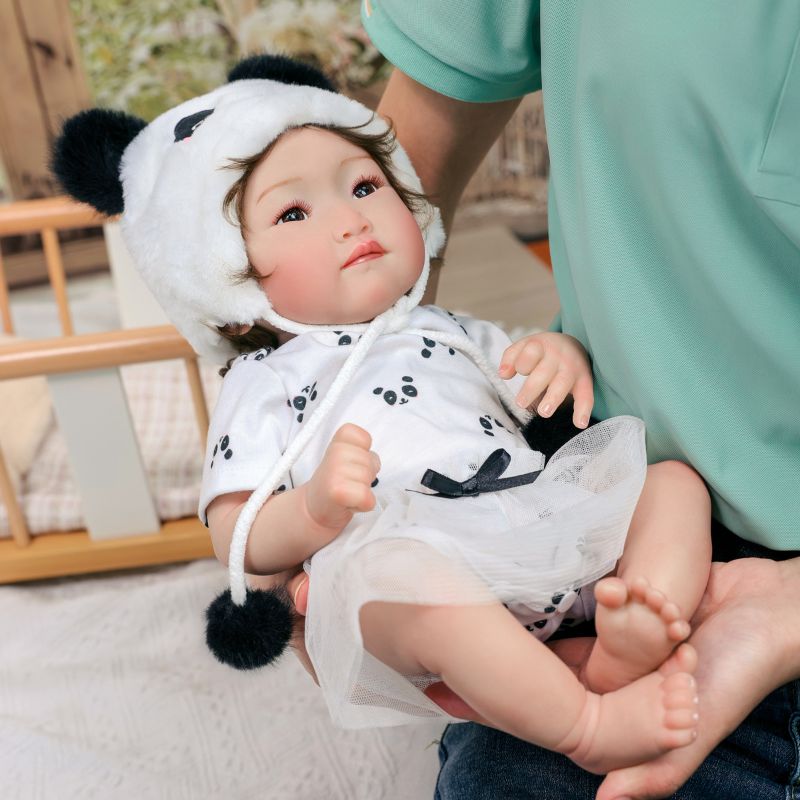 Cloveray 22-Inch Full-Body Vinyl Simulation Doll | Hand-Painted Makeup & Articulated Joints | Panda-Themed Plush Outfit