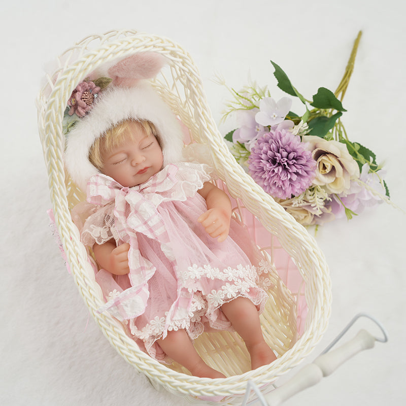 Cloveray lifelike infant doll