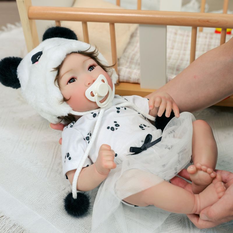 Cloveray 22-Inch Full-Body Vinyl Simulation Doll | Hand-Painted Makeup & Articulated Joints | Panda-Themed Plush Outfit